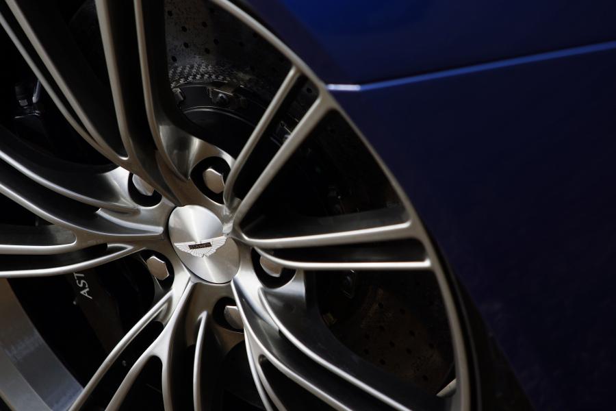 Колеса Aston Martin Vanquish 2012 года  (UK) (фото 19 из 170)